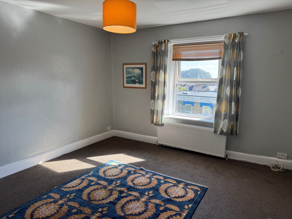 Lot: 139 - ONE-BEDROOM FLAT WITH PARKING FOR INVESTMENT OR OCCUPATION - Reverse Angle of the Living Room